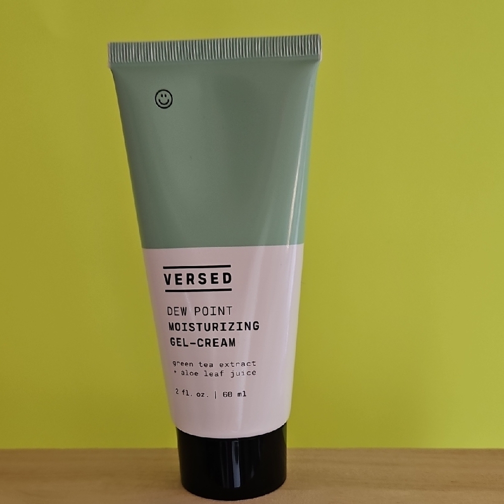 Dew Point Moisturizing Gel-Cream - Green and White